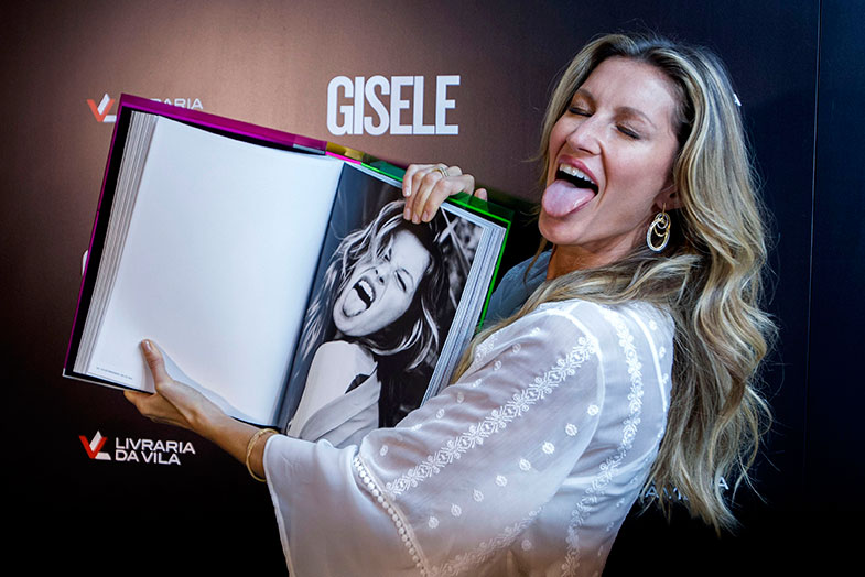 Gisele Bündchen presenta su libro con el que celebra los 20 años de carrera profesional. (Foto Prensa Libre: EFE)