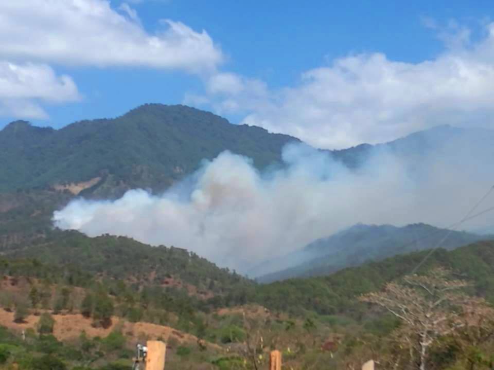 Incendio forestal en Concepción las Minas, Chiquimula, preocupa a vecinos.(Foto Prensa Libre: Mario Morales)