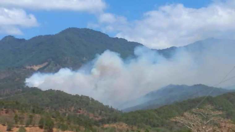 Incendio forestal en Concepción las Minas, Chiquimula, preocupa a vecinos.(Foto Prensa Libre: Mario Morales)
