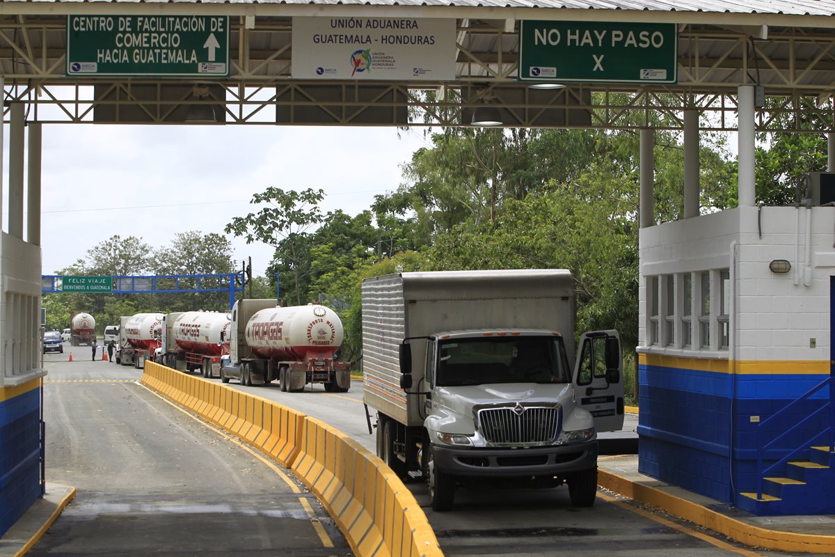 Según la entidad estatal, esta es la primera etapa de la unión aduanera y los demás trabajos estarán enfocados a la promoción de la libre circulación de mercancías y la facilitación del comercio. (Foto Prensa Libre: Carlos Hernández)
