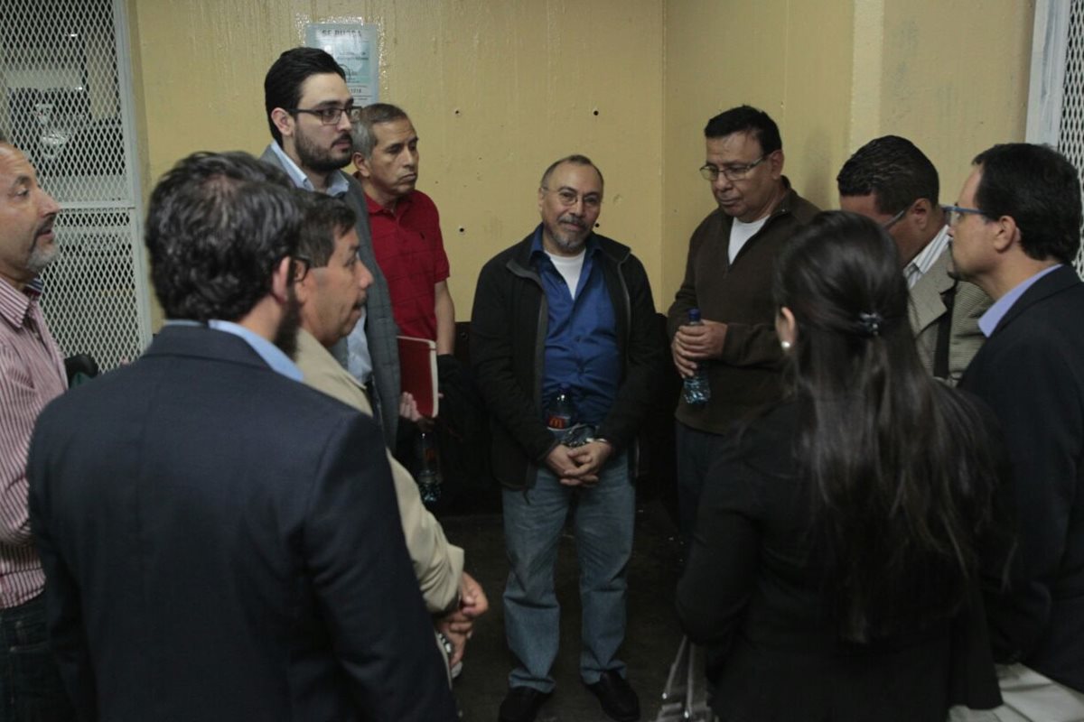 Capturados por caso Banco de Comercio en Torre de Tribunales. (Foto Prensa Libre: Carlos Hernández)