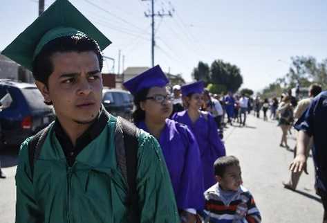 Al menos 25  dreamers  logran cruzar por primer vez a hacia EE. UU. de manera legal. (Foto Prensa Libre:AP)
