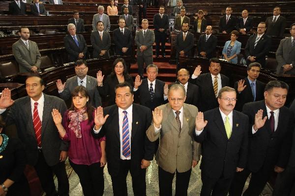 Los comisionados fueron juramentados en el Congreso.