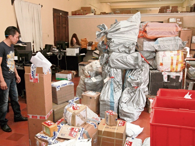 En el Almacén de Fardos Postales, ubicado en el edificio de Correos, se observó que la actividad de entrega y recepción era normal.