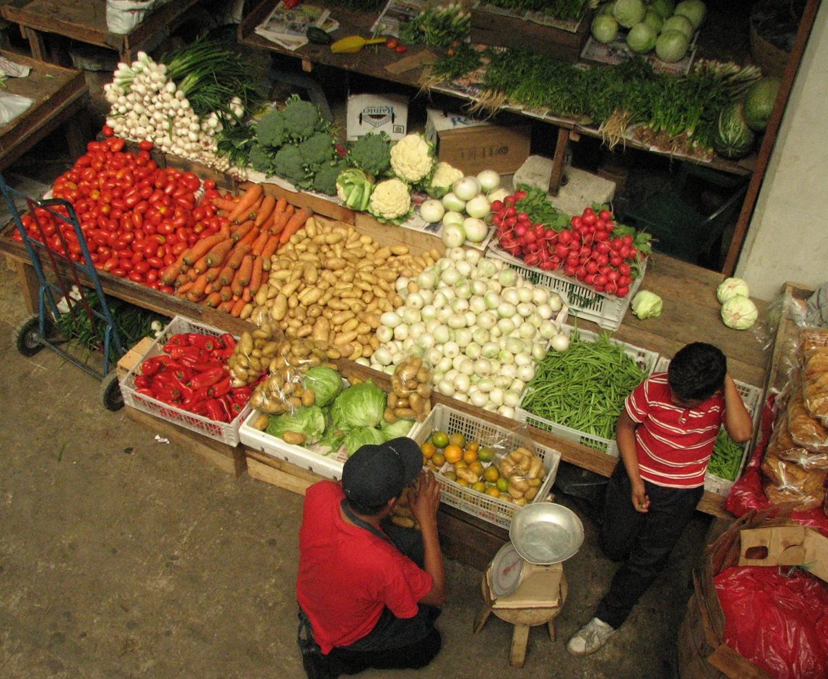 En Coatepeque se quejan de altos precios en tomate y cebolla. (Foto Prensa Libre: Edgar Girón)