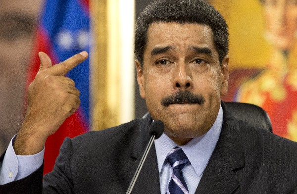 Nicolás Maduro denuncia que avión espía de EEUU. violó espacio aéreo venezolano.(AP)