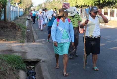 Pobladores exigen que se deponga el aumento Q1 al transporte. (Foto Prensa Libre: Alex Coyoy)