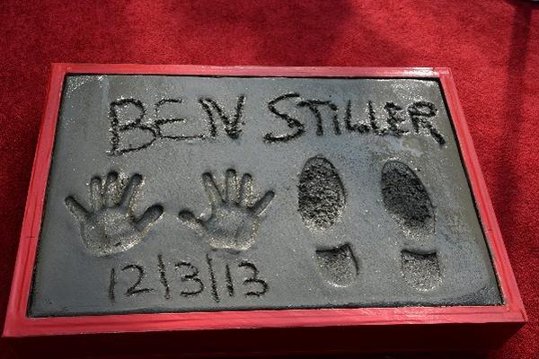 Huellas de las manos y pies de Ben Stiller. (Foto Prensa Libre: EFE)