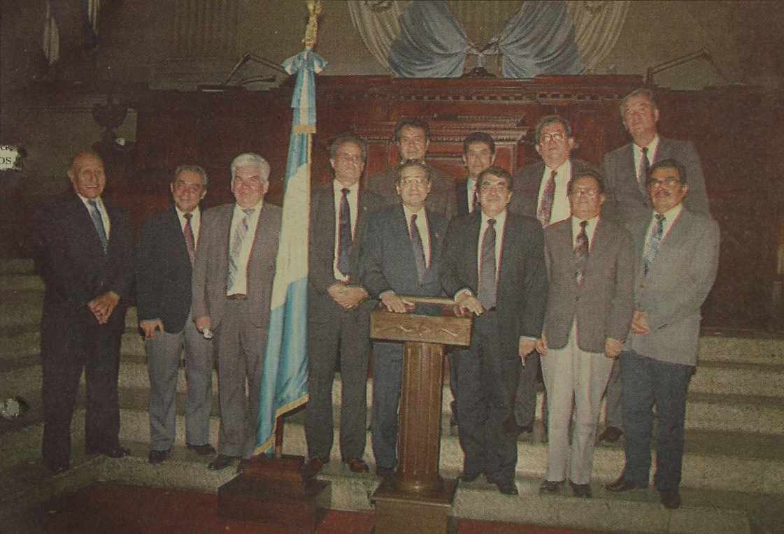 Los diputados que desconocieron a la junta directiva presidida por José Fernando Lobo Dubón y en su lugar eligieron a Arturo Soto Aguirre del FRG. (Foto: Hemeroteca PL)