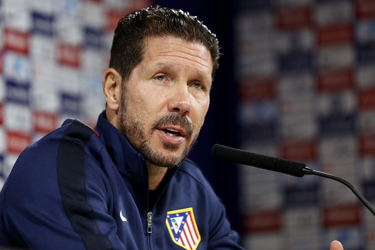 Diego Simeone se muestra muy orgulloso de su pupilo Ángel Correa. (Foto Prensa Libre: EFE)