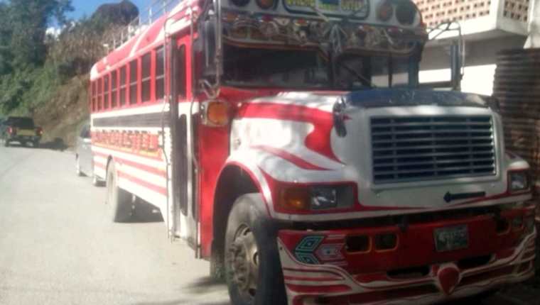 Autobús que causó la muerte de una extranjera en Nebaj, Quiché. (Foto Prensa Libre: Óscar Figueroa).
