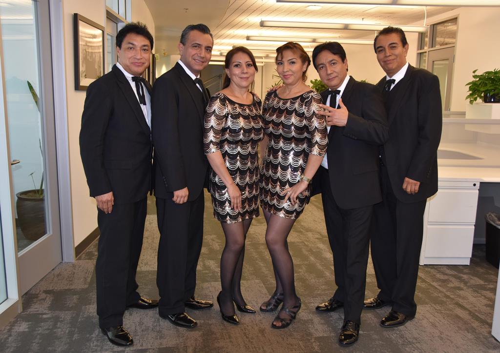 Los Ángeles Azules cantan cumbias con estrellas iberoamericanas en su nuevo álbum