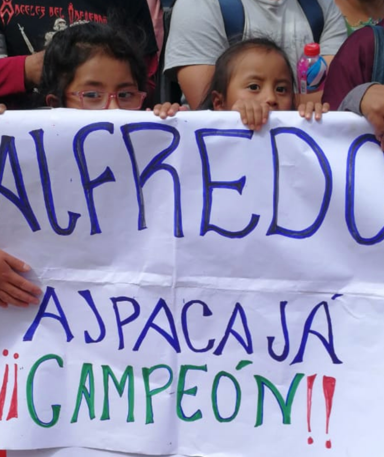 El apoyo para Alfredo Ajpacajá fue incondicional en Totonicapán. (Foto Prensa Libre: Carlos Vicente)