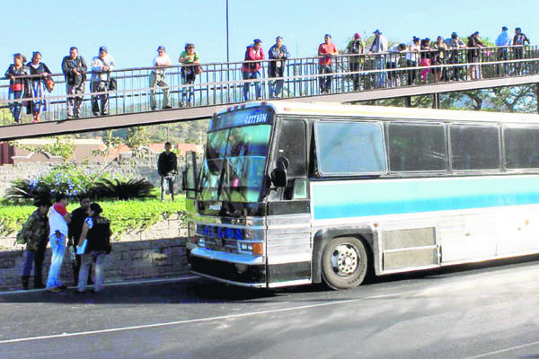 El 25 de enero pasado, en ruta al Pacífico, en Palín, Escuintla, murió un agente de seguridad al oponerse a un atraco a un bus extraurbano. (Foto Prensa Libre: Hemeroteca PL)