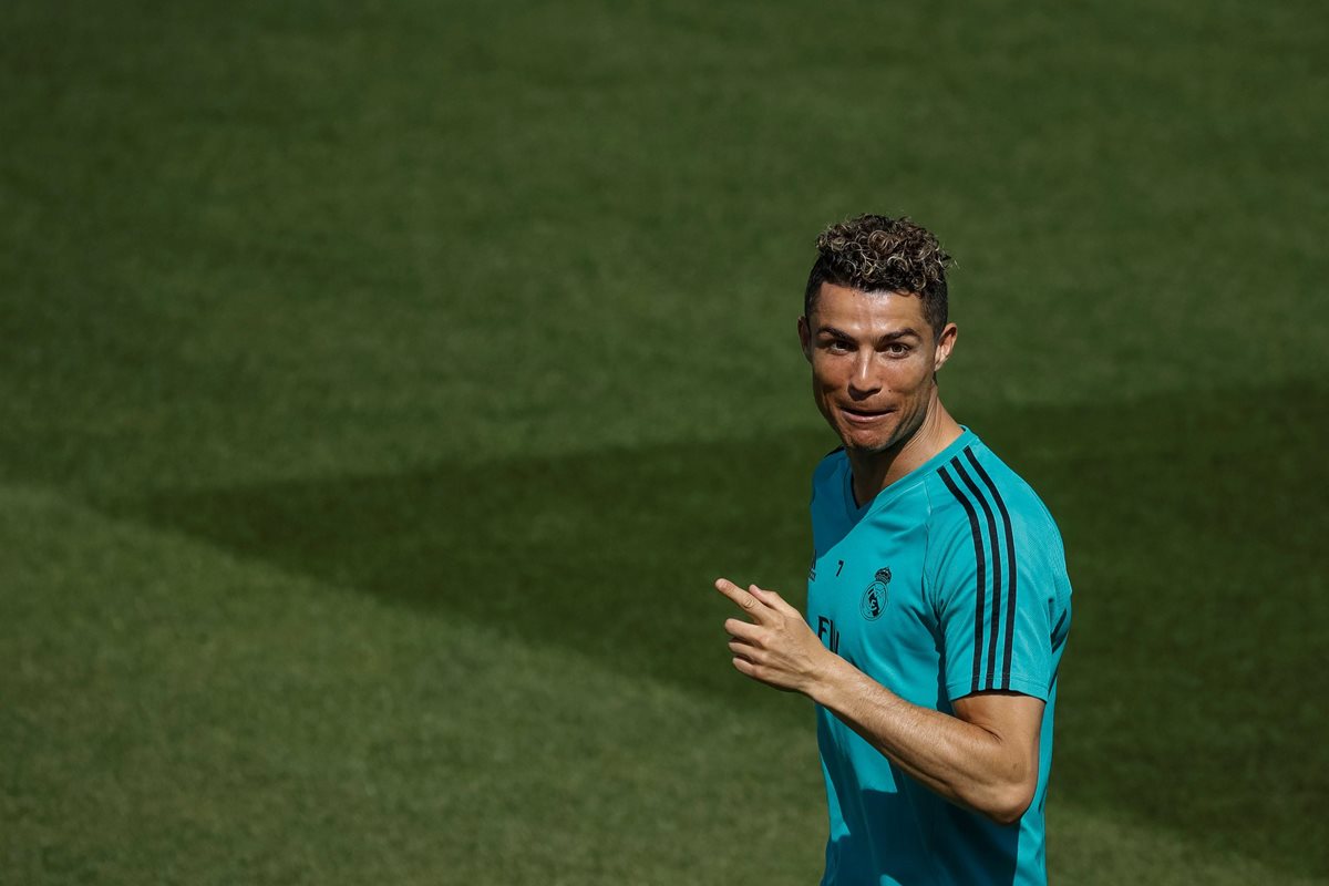 El portugués Cristiano Ronaldo volverá a aparecer en el ataque del Real Madrid frente al Bayern Múnich. (Foto Prensa Libre: EFE)