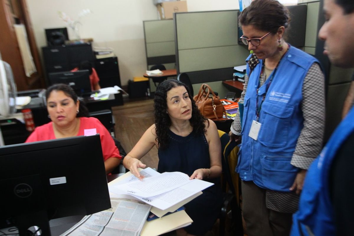 Periodista presenta denuncia en el Ministerio Público por intimidación y calumnias. (Foto Prensa Libre: Álvaro Interiano)