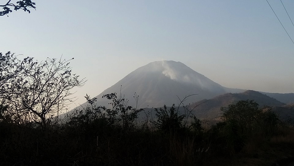 Incendio afecta bosque en el volcán Chingo, en Jutiapa. (Foto Prensa Libre: Óscar González)
