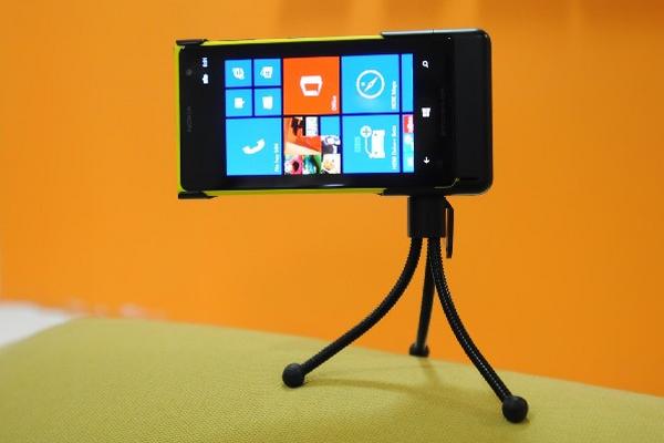 AL LUMIA 1020 se le pueden adaptar múltiples accesorios. (Foto Prensa Libre: Cristian Dávila)