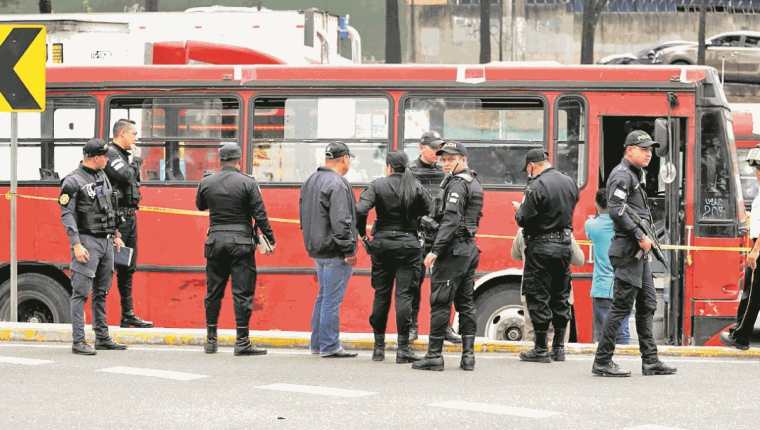 Pasajeros, pilotos y delincuentes, han muerto durante asaltos en diferentes zonas de la metrópoli.(Foto Prensa Libre: Hemeroteca PL)