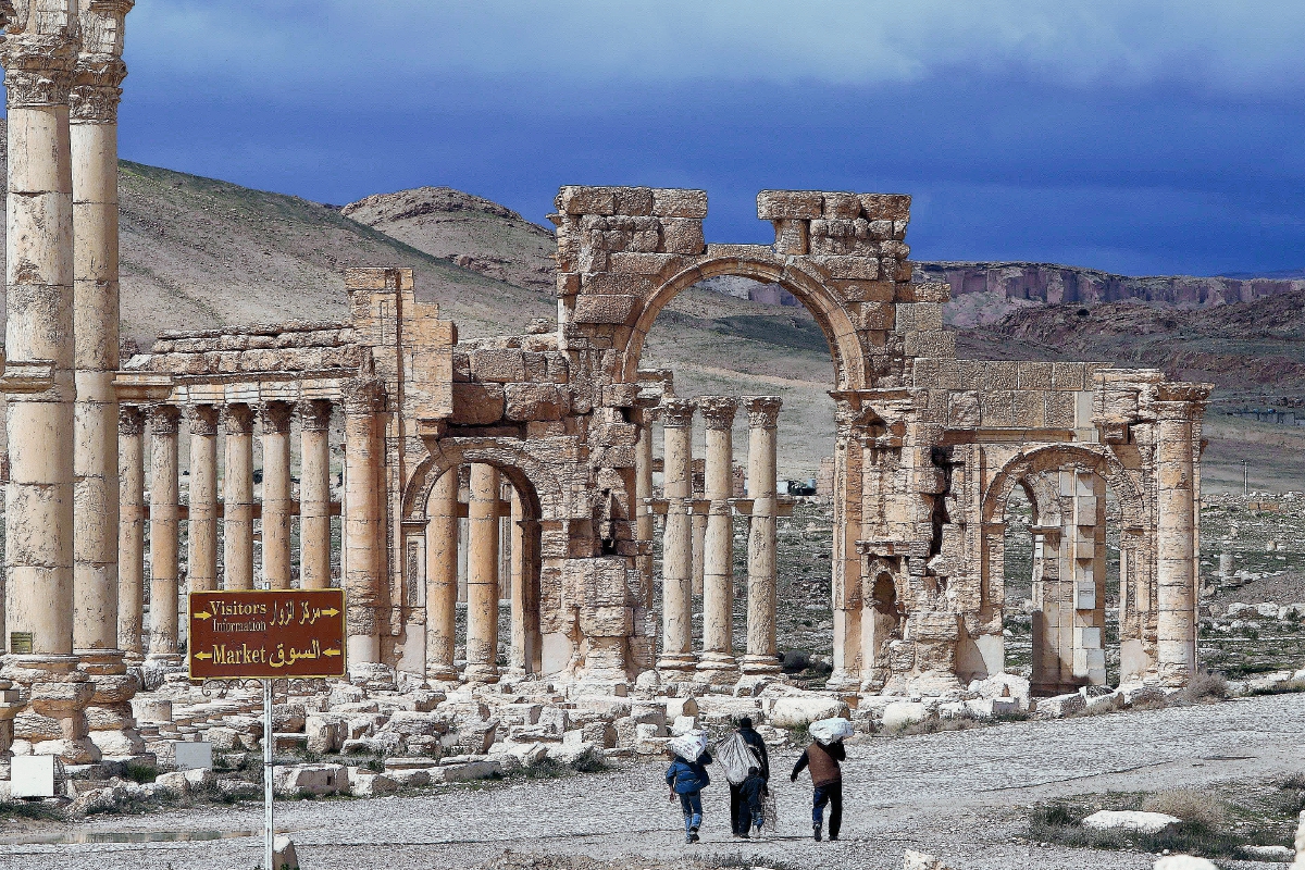 El oasis de Palmira alberga las ruinas monumentales de una gran ciudad que fue uno de los centros culturales más importantes de la antigüedad. (Foto Prensa Libre:AFP
