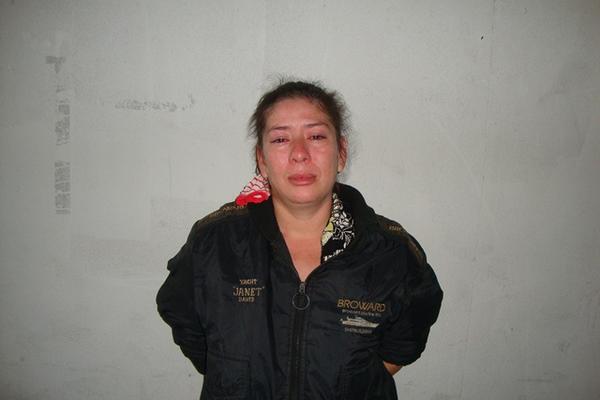 PNC acusa a Ilma Leoni González Lemus de portar arma sin licencia. (Foto Prensa Libre: Comunicación Social PNC)