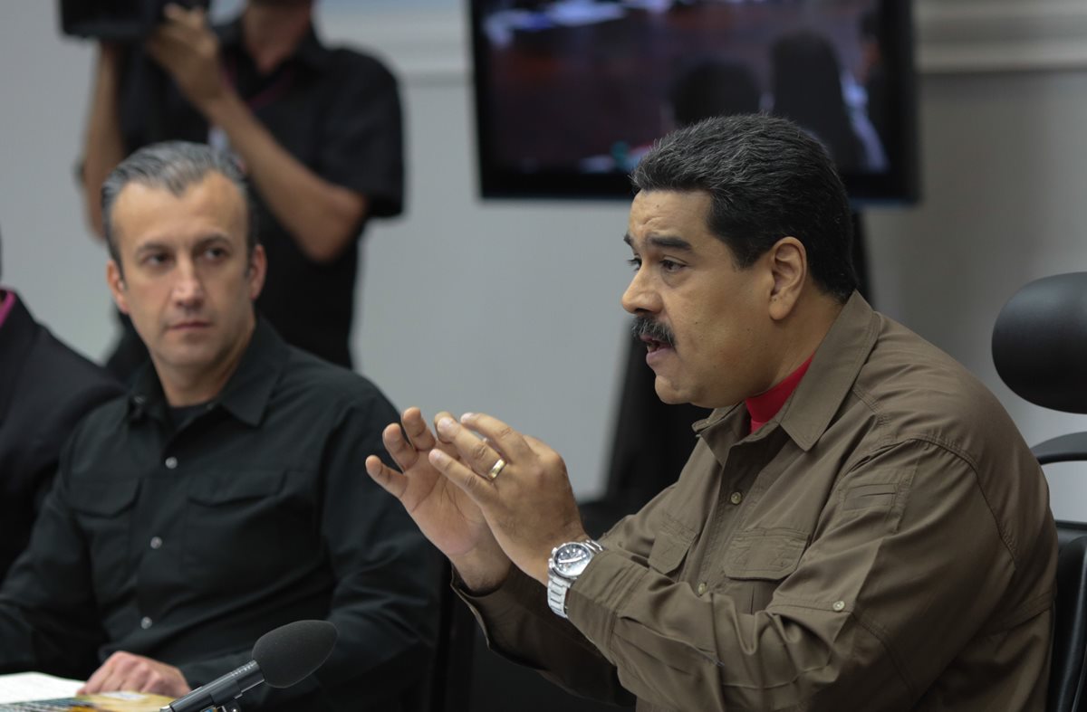 El presidente de Venezuela, Nicolás Maduro espera en mes y medio se pueda utilizar "Petro" la criptomoneda. (Foto prensa Libre: EFE)