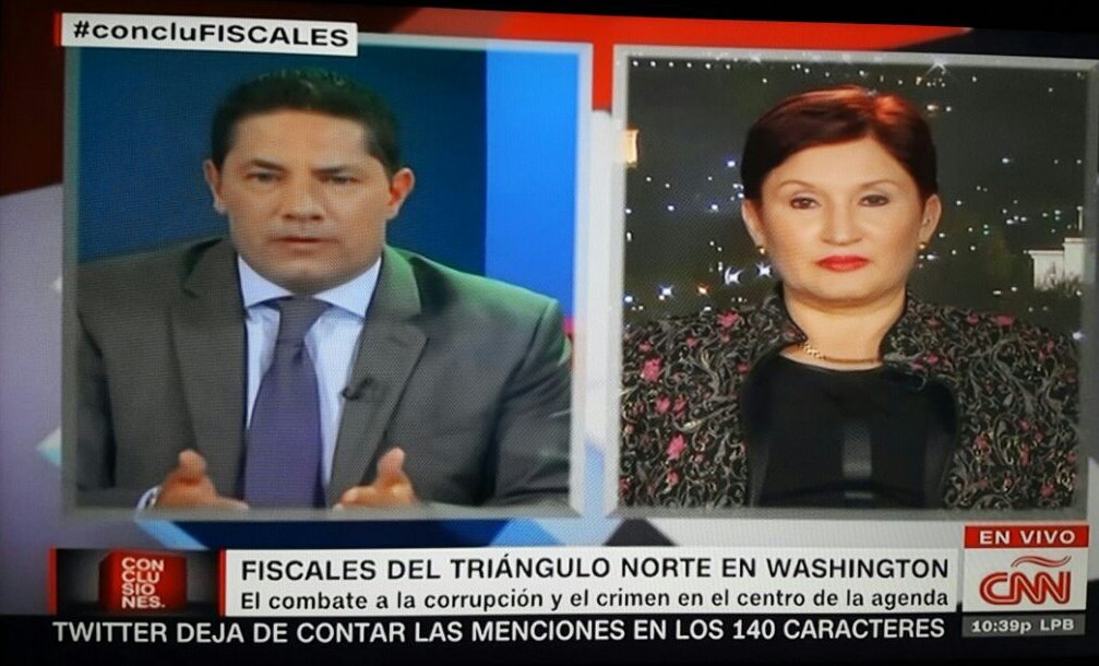 Fernando del Rincón, periodista de CNN, entrevista a la fiscal General, Thelma Aldana. (Foto Prensa Libre)