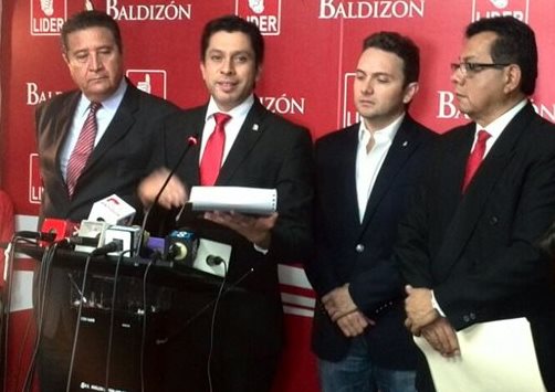 En conferencia de prensa Líder aseguró que no ha superado su techo de campaña. (Foto Prensa Libre:Erick Ávila)
