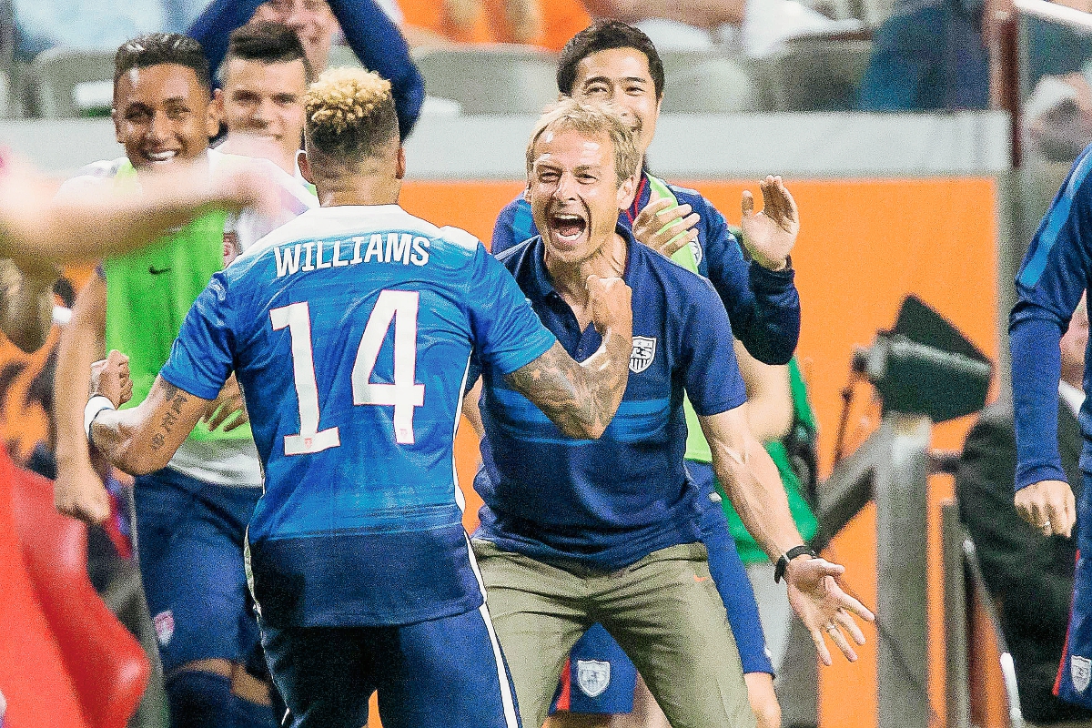 Williams y Klinsmann celebran efusivamente el empate transitorio para Estados Unidos. (Foto Prensa Libre: EFE)