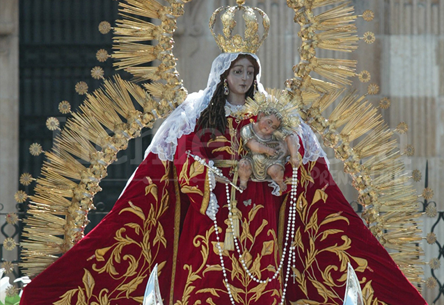 La Virgen del Rosario en octubre de 2003, ha salido en procesión en contadas ocasiones. (Foto: Hemeroteca PL)