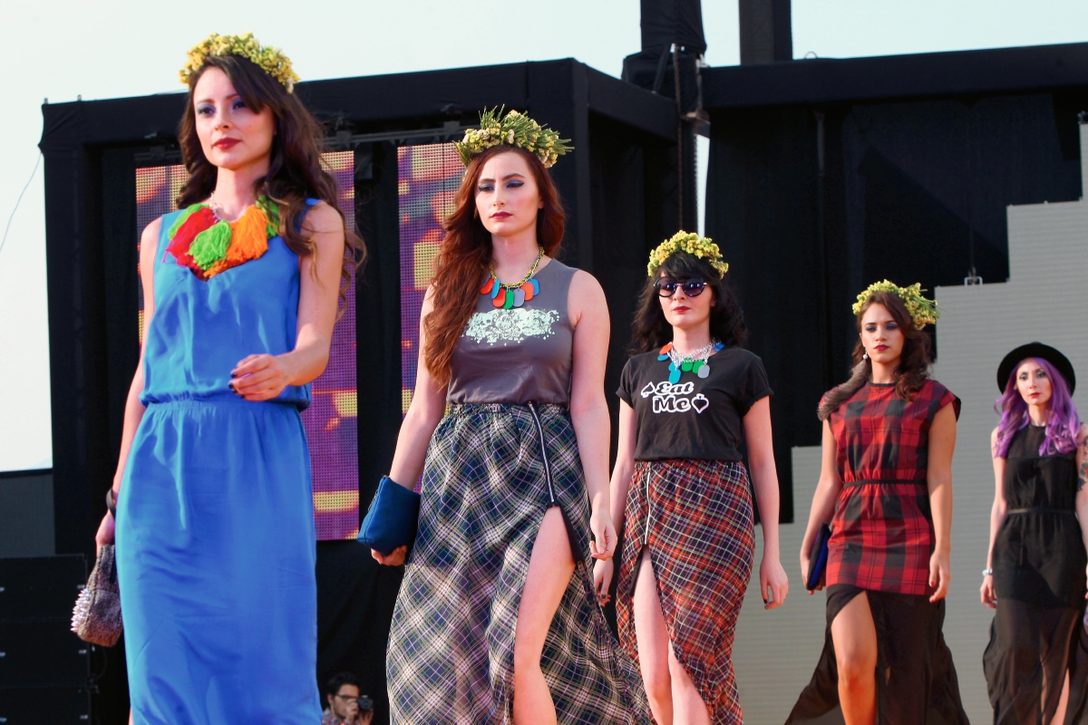 Modelos participan en la cuarta edición del Fashion Show de Revista Amiga, en el 2014, en Paseo Cayalá, zona 16. (Foto Prensa Libre: Paulo Raquec)