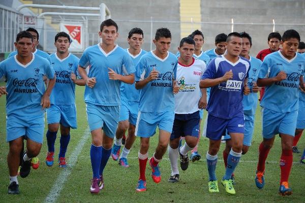 Deportivo coatepeque se entrenó ayer por la tarde, en su estadio, Israel Barrios. (Foto Prensa Libre: Alexánder Coyoy)