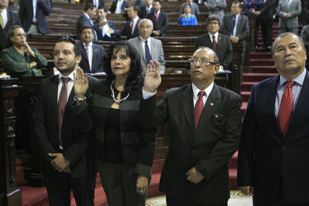 Elvia Yolanda Álvarez Veliz y Mario Rolando Sosa Vásquez serán los representantes del Congreso ante el Renap. (Foto Prensa Libre: Carlos Hernández)
