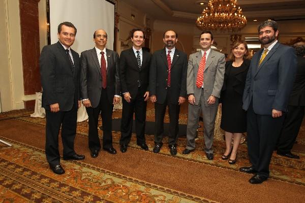 Raúl Alas, Ernesto Morales, Andrés Castillo, Marcio Cuevas, Estuardo Gamalero, Lorena de Ardón y Roberto Ardón. (Foto Prensa Libre: Edwin Castro)