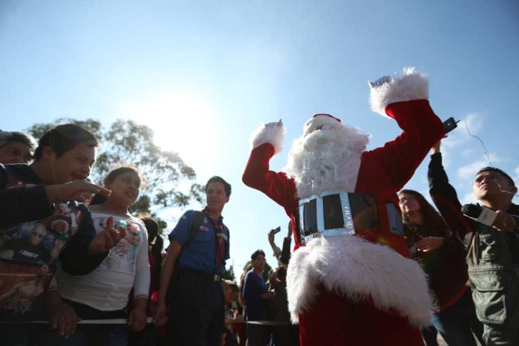 La tradicional visita de Santa Claus se ha llevado a cabo durante 35 años en el hospital San Juan de Dios.