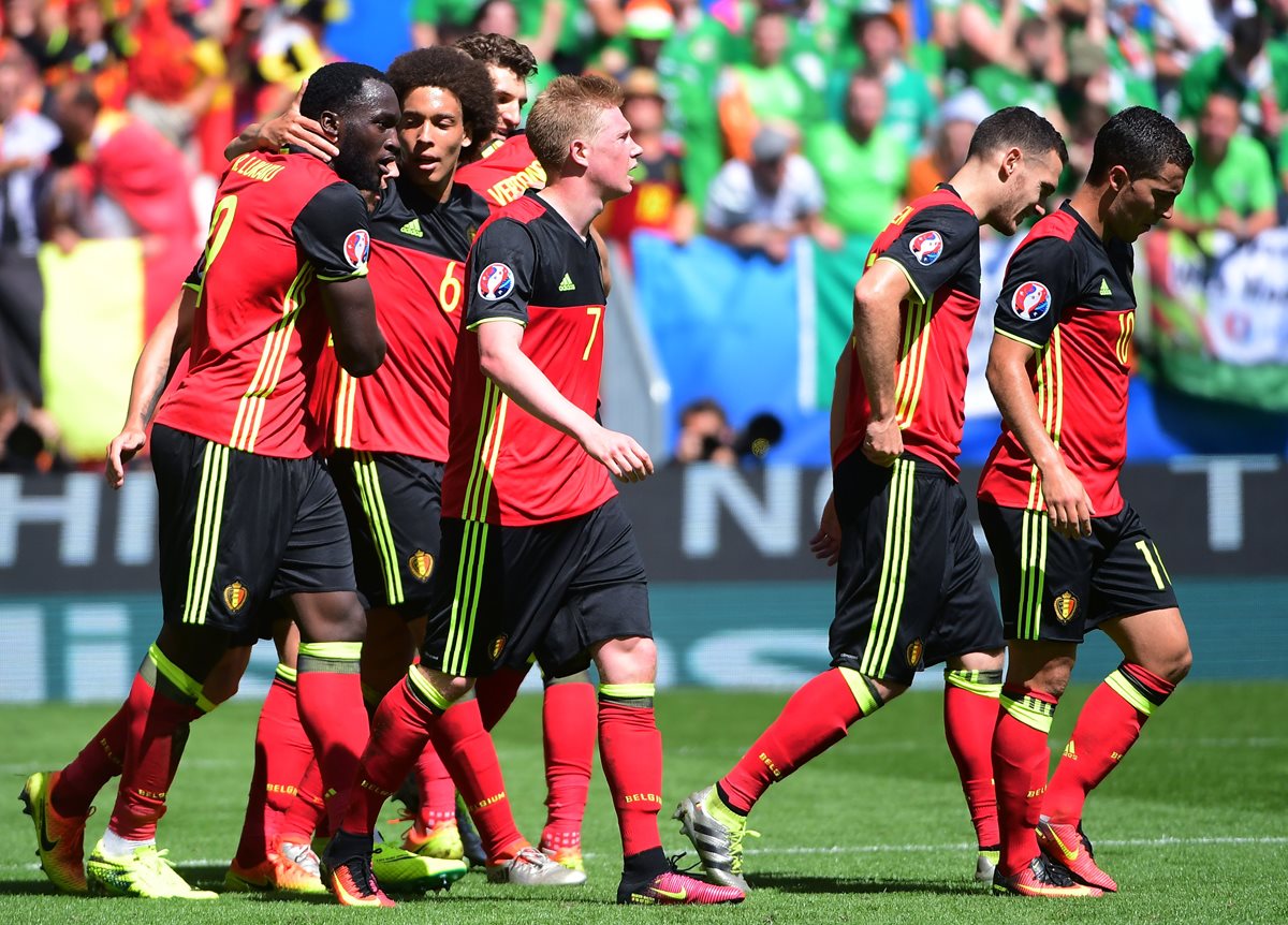 Bélgica sumó sus primeros tres puntos en la Eurocopa de la mano de Lukaku y Witsel. (Foto Prensa Libre: AFP)