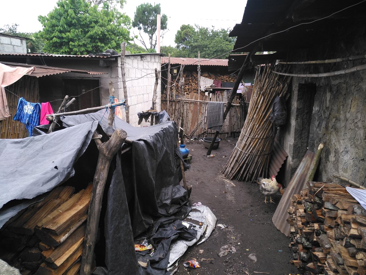 Las casas en Panabaj son humildes. (Foto Prensa Libre: Ángel Julajuj)