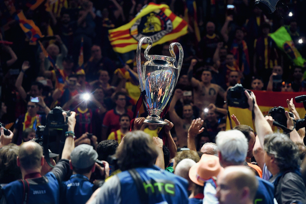 La afición del Barcelona festejó a más no poder el ganar la champions. (Foto Prensa Libre: AP)