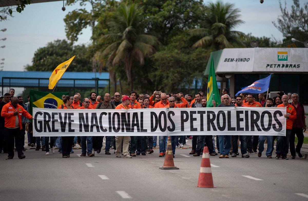Los trabajadores del sector petrolero brasileño comenzaron una huelga de tres días el miércoles en al menos ocho refinerías. (AFP).