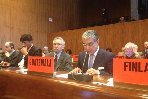 Carlos Contreras, ministro de Trabajo, expuso ayer la defensa del Estado de Guatemala en la OIT. (Foto Prensa Libre: cortesía MINTRAB)