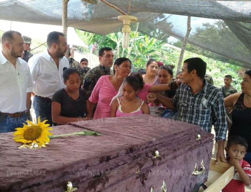 Velatorio del menor que murió baleado en la zona de adyacencia con Belice.(Foto Prensa Libre: Rigoberto Escobar)