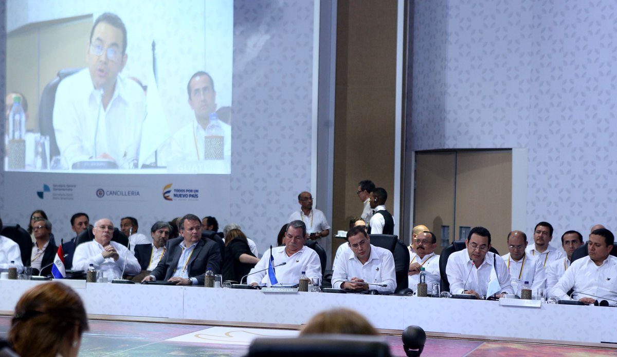 En la cumbre Iberoamericana de Presidentes efectuada en Colombia, se firmó un pacto por la Juventud y se presentó a Guatemala como sede de esa conferencia en el 2018. (Foto, Prensa Libre: Cortesía)