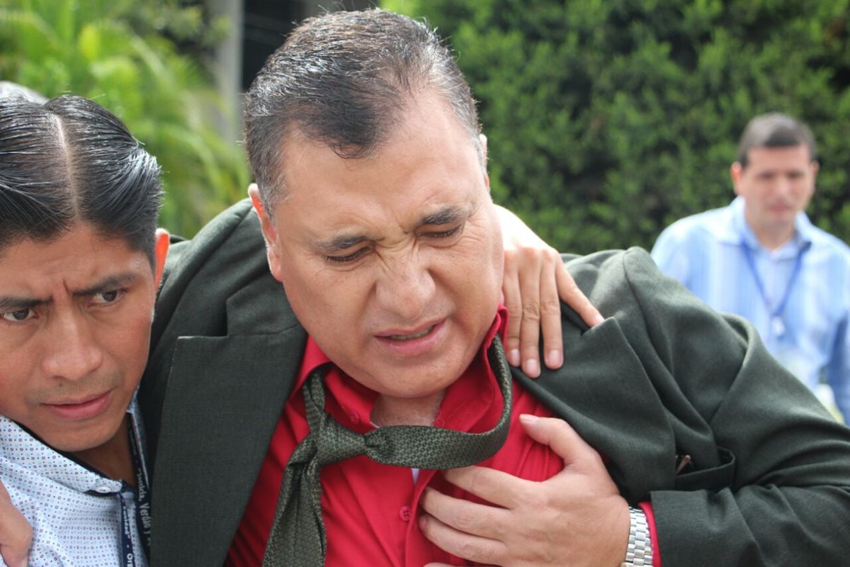 Capturan a juez Jorge Luis Molina Muñoz del juzgado de Primera Instancia Penal de Narcoactividad y Delitos contra el Ambiente de Salamá, Baja Verapaz. (Foto: Prensa Libre)