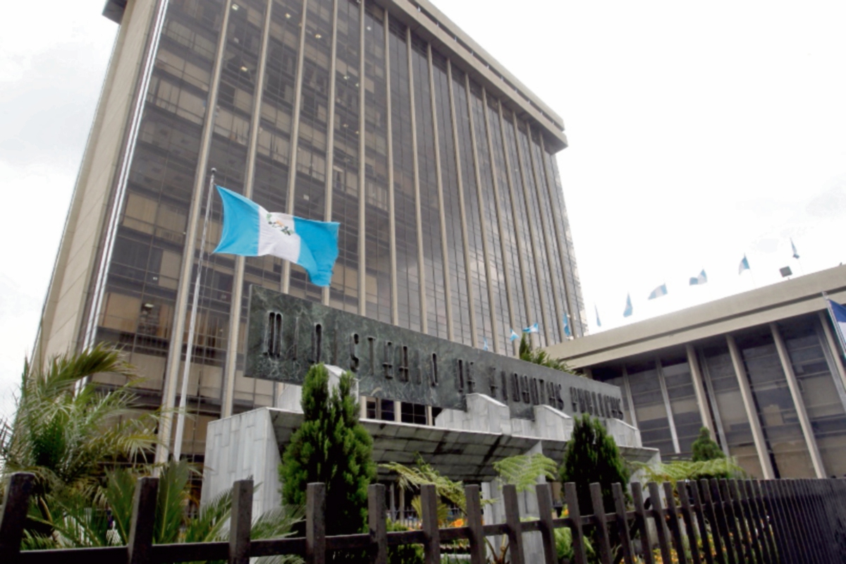 El Ministerio de Finanzas tiene a su cargo, entre otras funciones, el programa de la deuda pública que incluye bonos del tesoro. (Foto, Prensa Libre: PAULO RAQUEC).