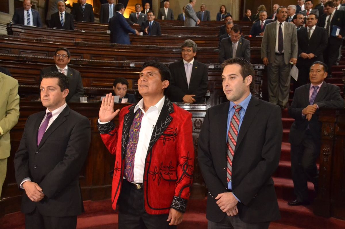 Eduardo Cruz Gómez Raymundo es juramentado en el Congreso de la República. Foto Prensa Libre: Cortesía José Castro.