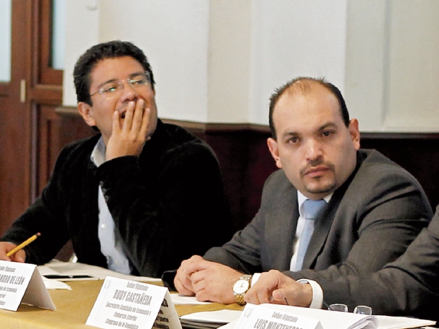 Carlos Barreda (IZQ), en la audiencia en el Congreso. Paulo Raquec