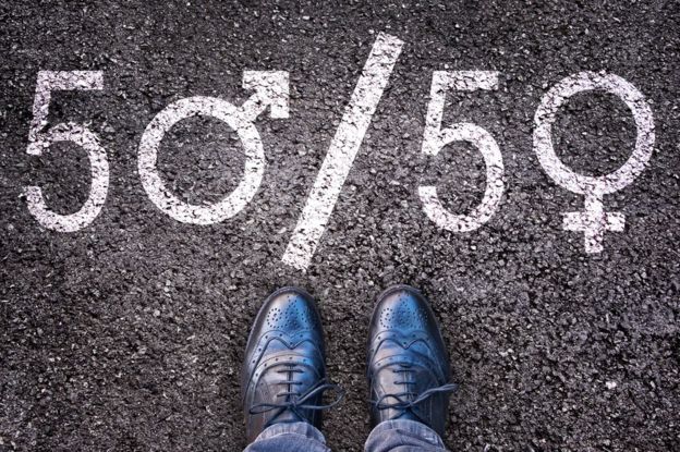 Según el genetista británico John Maynard-Smith, al producir machos una población "malgasta" el 50% de sus recursos porque estos no pueden tener descendencia. GETTY IMAGES