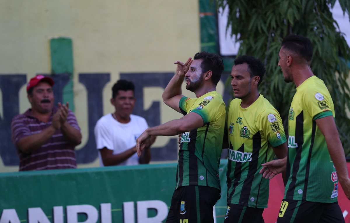 Márquez tuvo una aceptable participación con el equipo de Guastatoya. (Foto Prensa Libre: Hemeroteca PL)