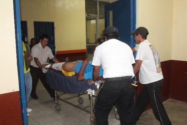 Anthony Ruano es ingresado   en la emergencia  del Hospital  Nacional  de Tiquisate, Escuintla.