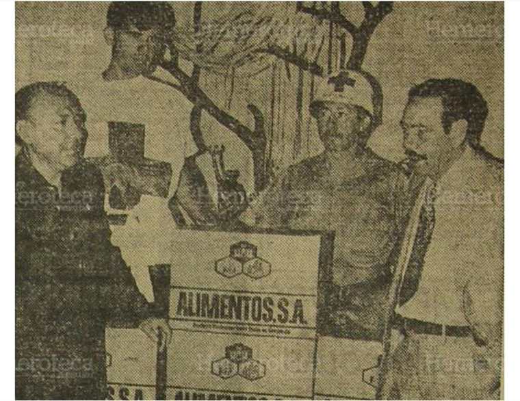 Arturo Castillo Beltranena entrega un lote de "Protina".(Foto: Hemeroteca PL)